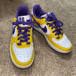 Nike Air Force 1 Low GS Kobe Bryant 2009 LA Lakers Basketball Shoe 5 Y 6.5 / 7 W